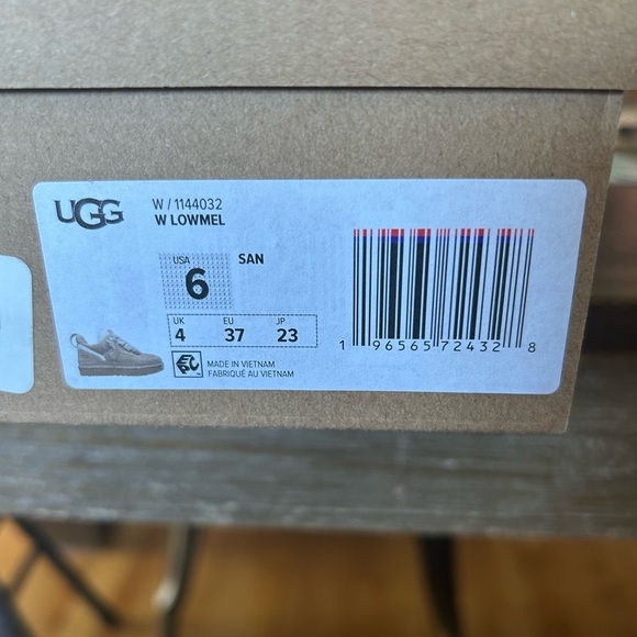 UGG Lowmel Tan Sneakers - Picture 5 of 7